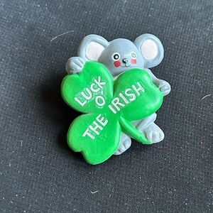 FUN WORLD VTG 80s Charming Mouse with Shamrock Brooch. Super cute!